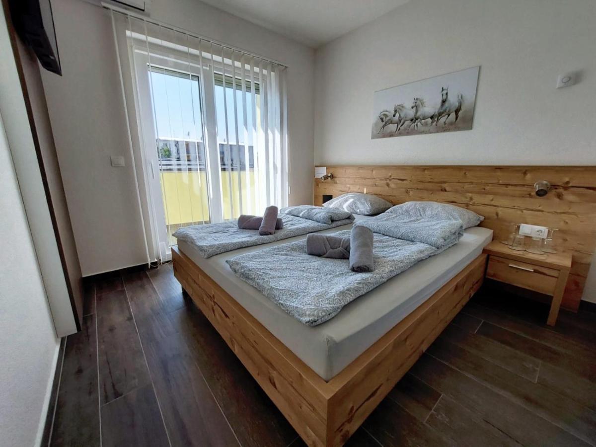 Gold Apartmani Kozarac Kültér fotó